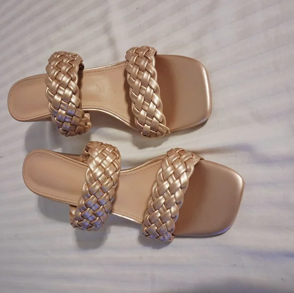 Gold Sandals With Braided Strap - Picture 8 of 9